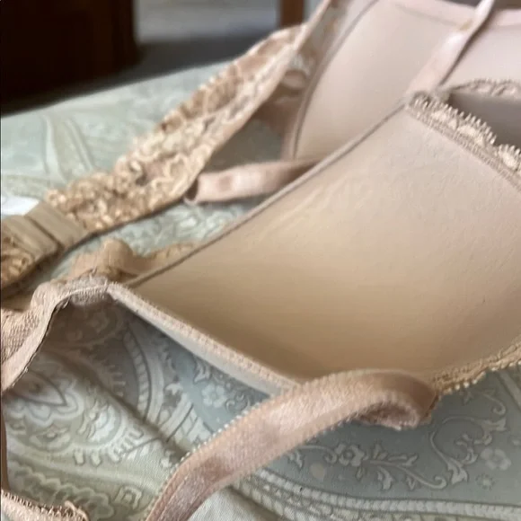 Victoria's Secret Lace Push-Up Bra in Nude - Picture 3 of 3